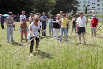 Súťaž v ručnom kosení trávy a zábava pre deti 7.6.2014 Súťaž v ručnom kosení trávy a zábava pre deti 7.6.2014