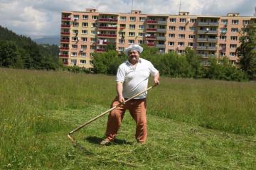 Súťaž v ručnom kosení trávy a zábava pre deti 7.6.2014 Súťaž v ručnom kosení trávy a zábava pre deti 7.6.2014
