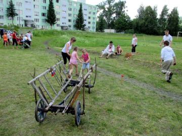 Súťaž v ručnom kosení trávy a zábava pre deti 7.6.2014 Súťaž v ručnom kosení trávy a zábava pre deti 7.6.2014